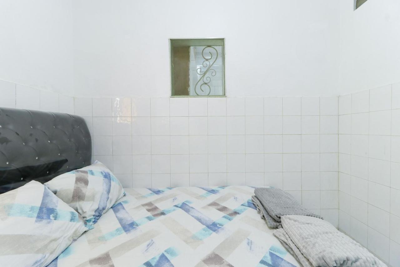 Jenggrik Emy'S Guesthouse מראה חיצוני תמונה